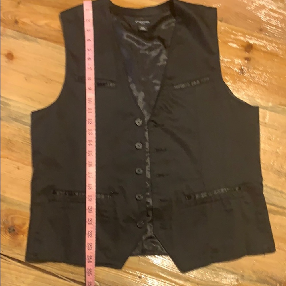 Medium black vest